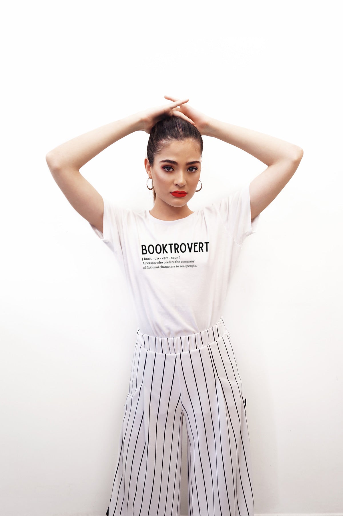 Booktrovert | T-Shirt